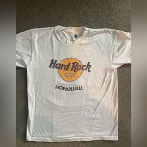 HardRock Cafe Honolulu T in good condition